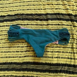Petite Acacia bottoms green